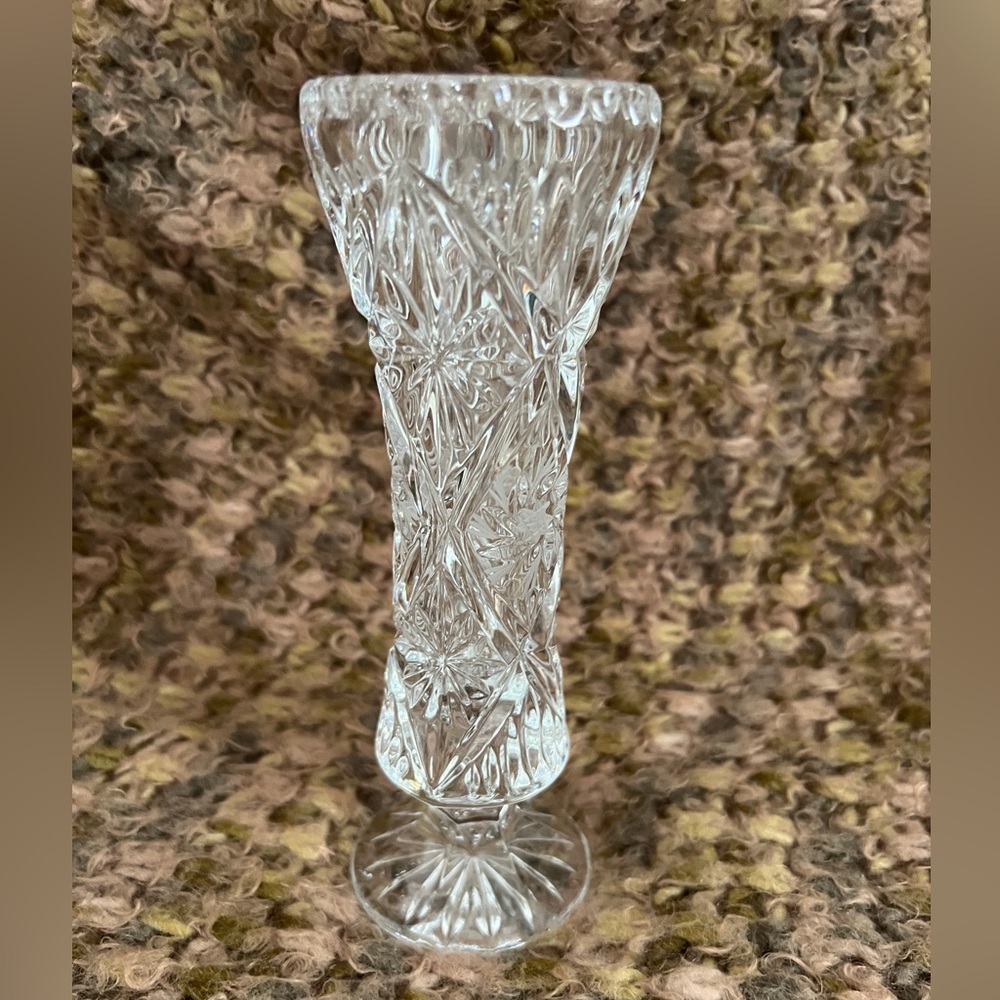 Vintage Elegant Footed Lead Crystal Cut Fluted Bud Vase 7” tall, Diamond Fan